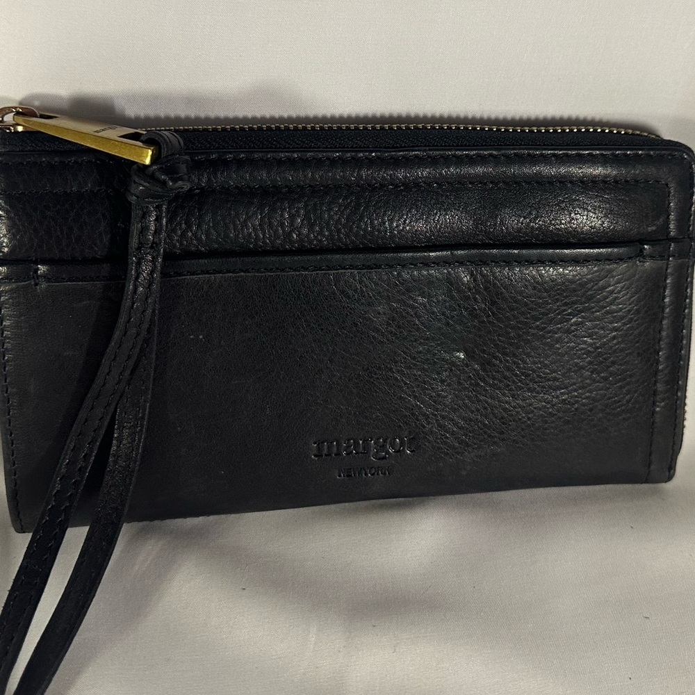 Margot New York Gabby Large Leather Zip Around Wallet Wristlet